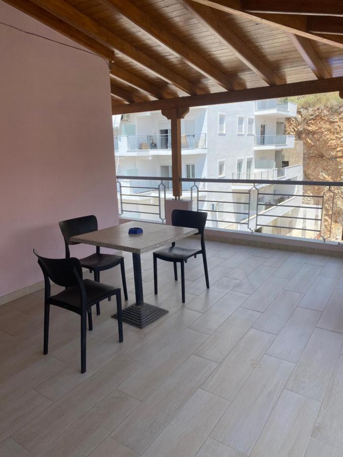 Blue Breeze Attic Apartments Sarandë Exterior foto