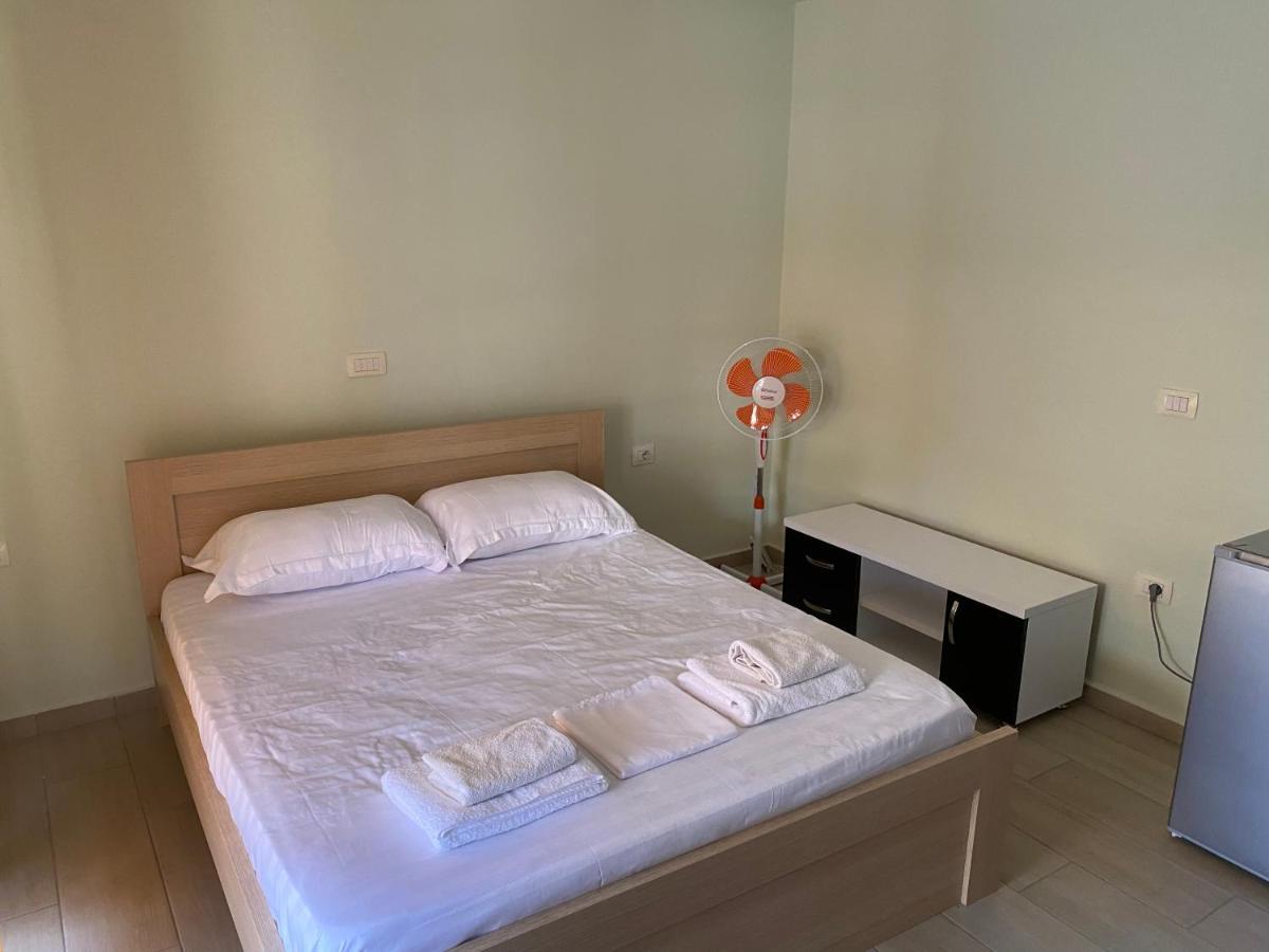 Blue Breeze Attic Apartments Sarandë Exterior foto