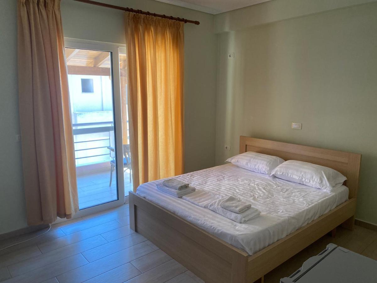 Blue Breeze Attic Apartments Sarandë Exterior foto
